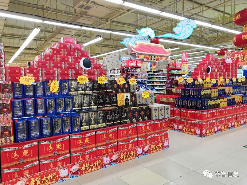 华联超市济南王舍人店春节商品陈列花样迭出,令人叹为观止!.